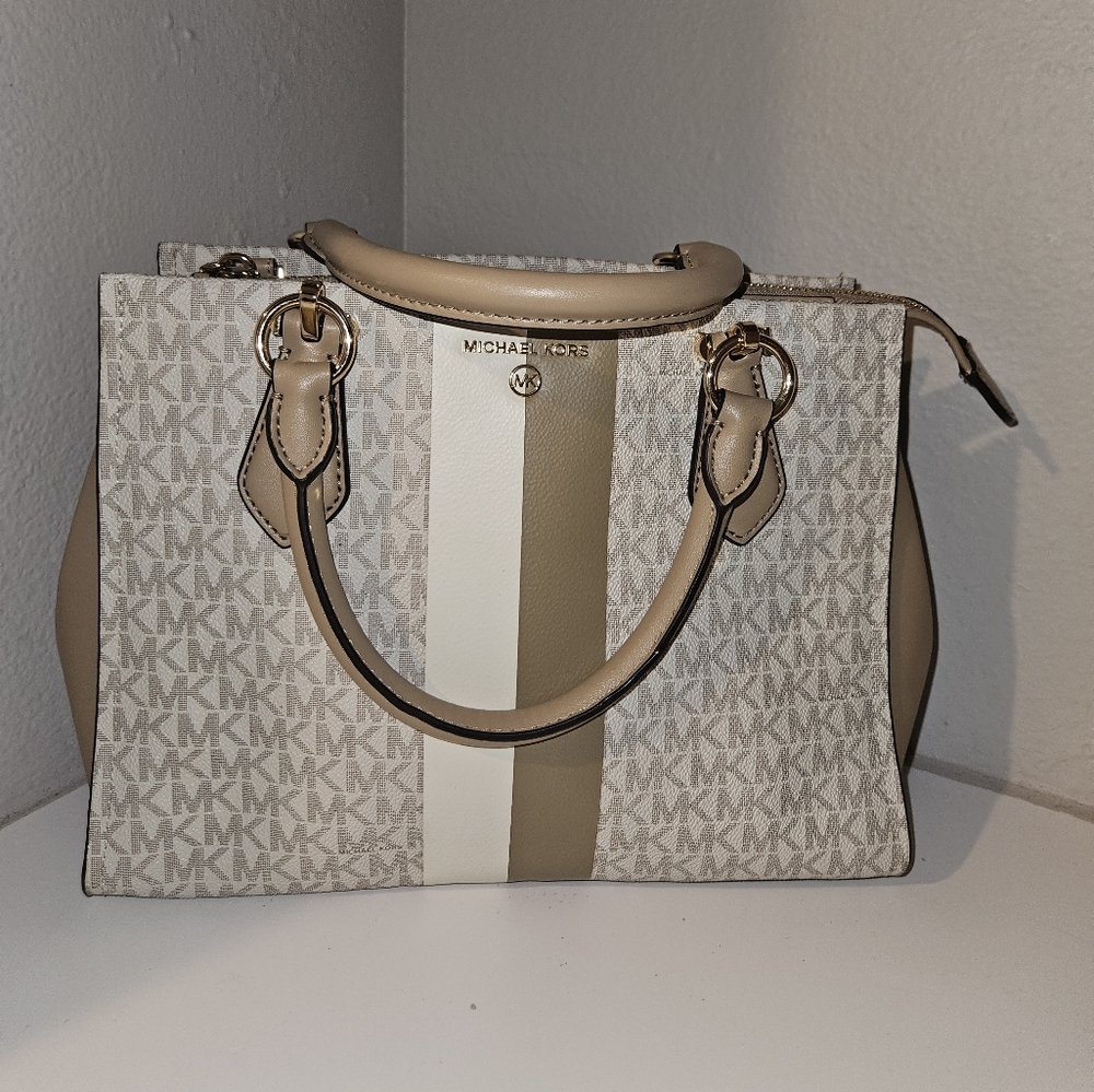 Michael kors shoulder and crossbody purse NWOT - Picture 2 of 8